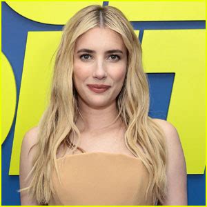 Emma Roberts poses topless as she talks upside to splitting from。